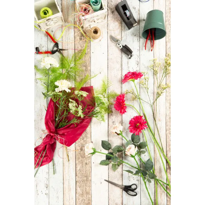 Binden von künstlichen Blumensträußen nach Deiner Wahl