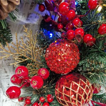 Kunst Winterkranz KIRENO mit Kugeln, Zapfen, Beeren, LEDs, rot-gold-grün, Ø60cm