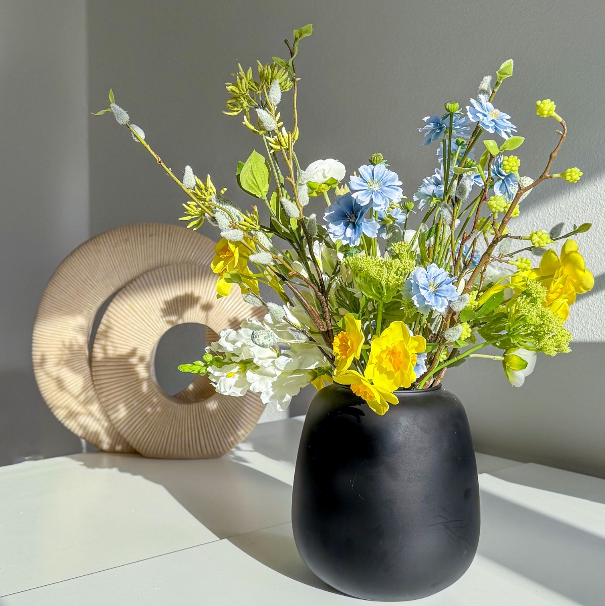 Ein Strauß, der den Frühling tanzen lässt