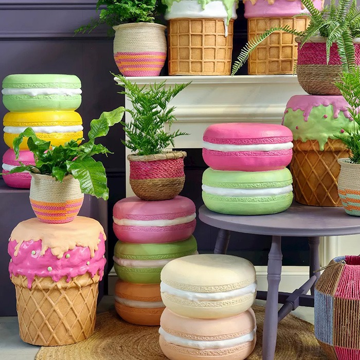 Beistelltische / Hocker