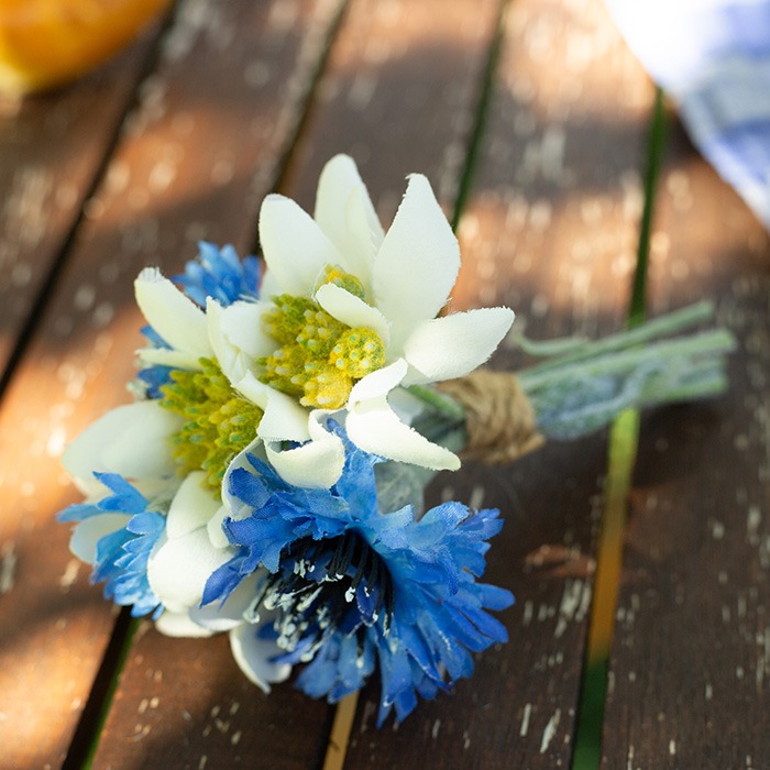 Kunstblumen in Blau / Weiß