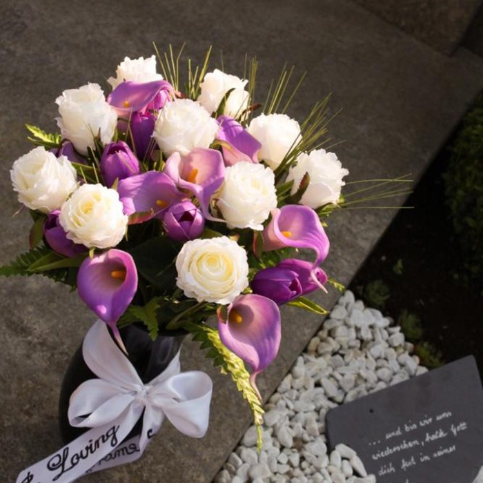 Grabschmuck nach Kundenwunsch