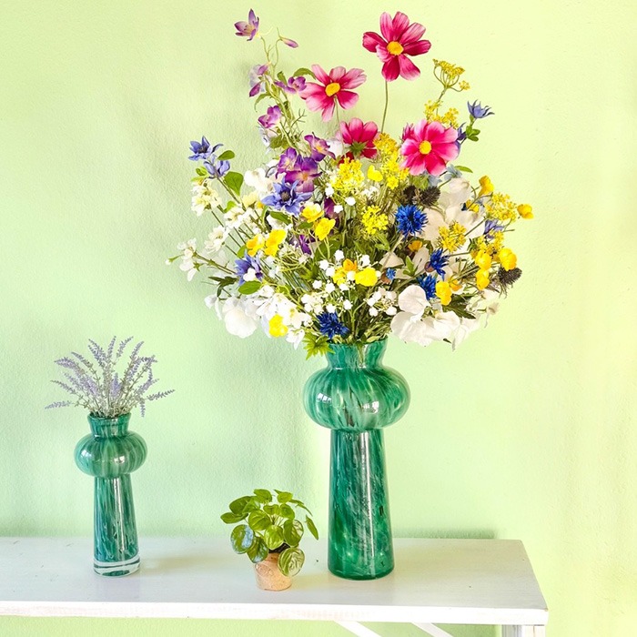mit Wiesenblumen